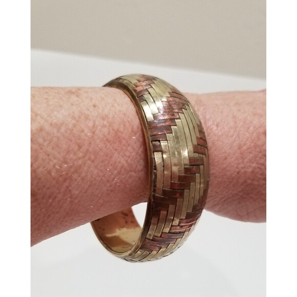 Silver Copper and Brass 1" Wide Basket Weave Cuff Bracelet and Matching Earrings - Picture 3 of 10